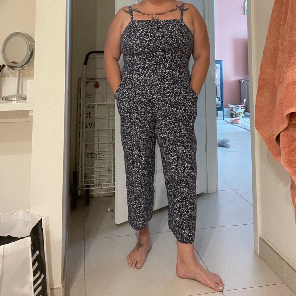 Cute jumpsuit with pockets!